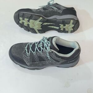 HI-TEC WATERPROOF SHOES SIZE 8.5
